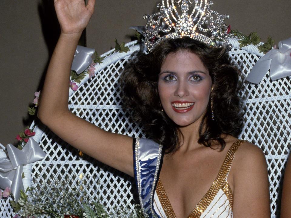 : Newly crowned Miss Universe, Deborah Carthy-Deu at the 1985 Miss Universe Pageant circa 1985 in Miami, Florida.