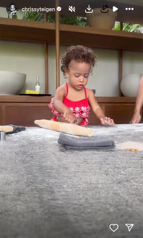 <p>Chrissy Teigen /Instagram</p> Chrissy Teigen's Family