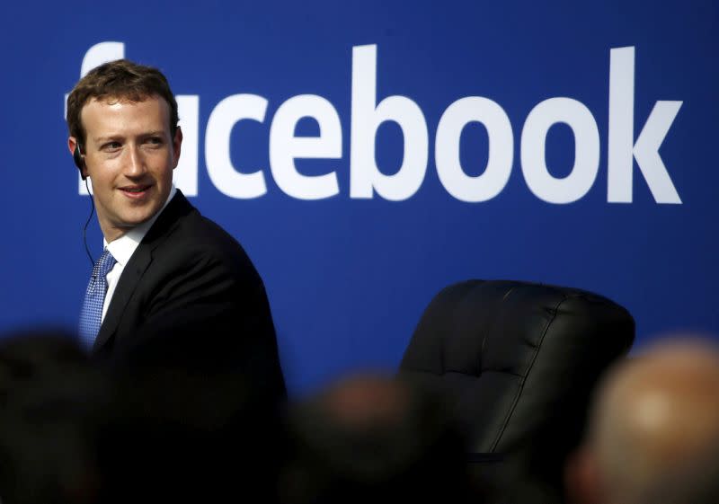 <em>Mark Zuckerberg de Facebook no ha podido comprar Snapchat y ha decidido introducir una de sus funciones. Fuente: Reuters</em>