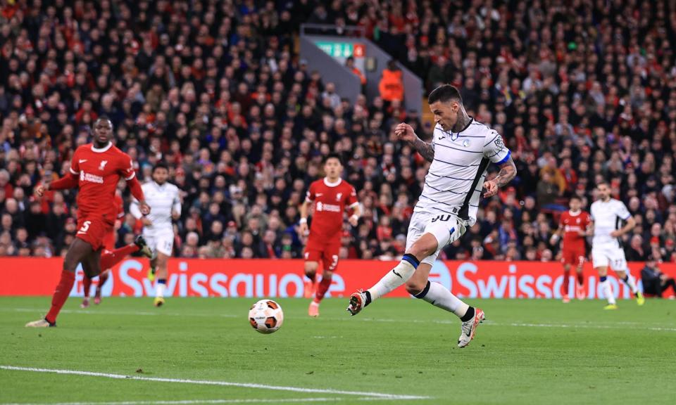 <span>Gianluca Scamacca scores his and Atalanta’s second goal.</span><span>Photograph: Simon Stacpoole/Offside/Getty Images</span>