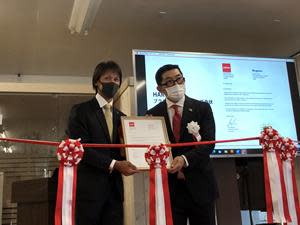 Harvia's brand ambassador Noriaki Kasai (left) with Bergman LTD's CEO Seiji Kasama.