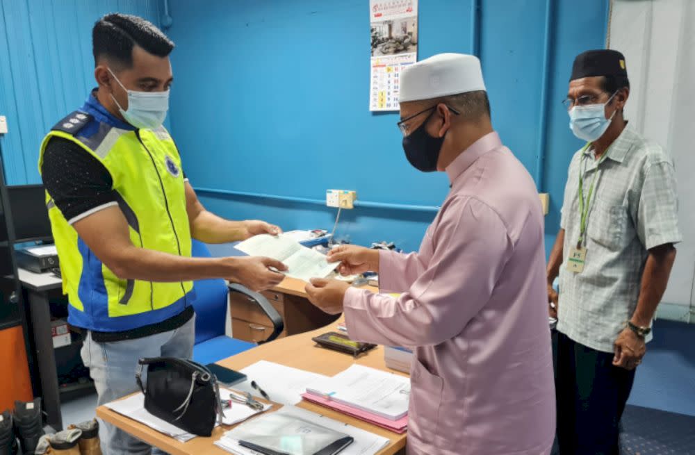 PAS assemblyman Azman Ibrahim had stepped forward to have his statement recorded by the police. — Picture via Facebook/ybdrazmanibrahim