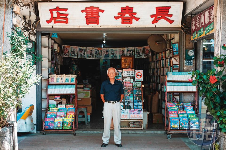 1973年創立的長春書店。金門早年駐軍多，阿兵哥看完電影、吃完冰就來買書，長春書店過去《爾雅小說選》擺上架，50本很快就銷售一空。