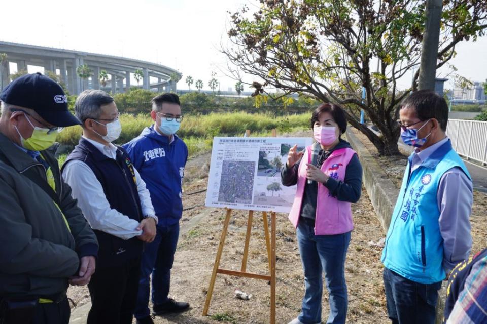 潭子區旱溪西路發生多起意外車禍，楊瓊瓔及賴朝國、黃健豪會勘。（記者徐義雄攝）