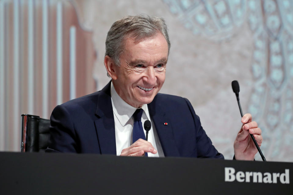 <p>Al 6° posto Bernard Arnault e famiglia, che con l’impennata del prezzo delle azioni di Lvmh hanno guadagnato 43 miliardi di dollari. (REUTERS/Benoit Tessier)</p> 