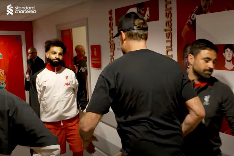 Mohamed Salah approaches Jurgen Klopp in the tunnel before Liverpool vs Wolves