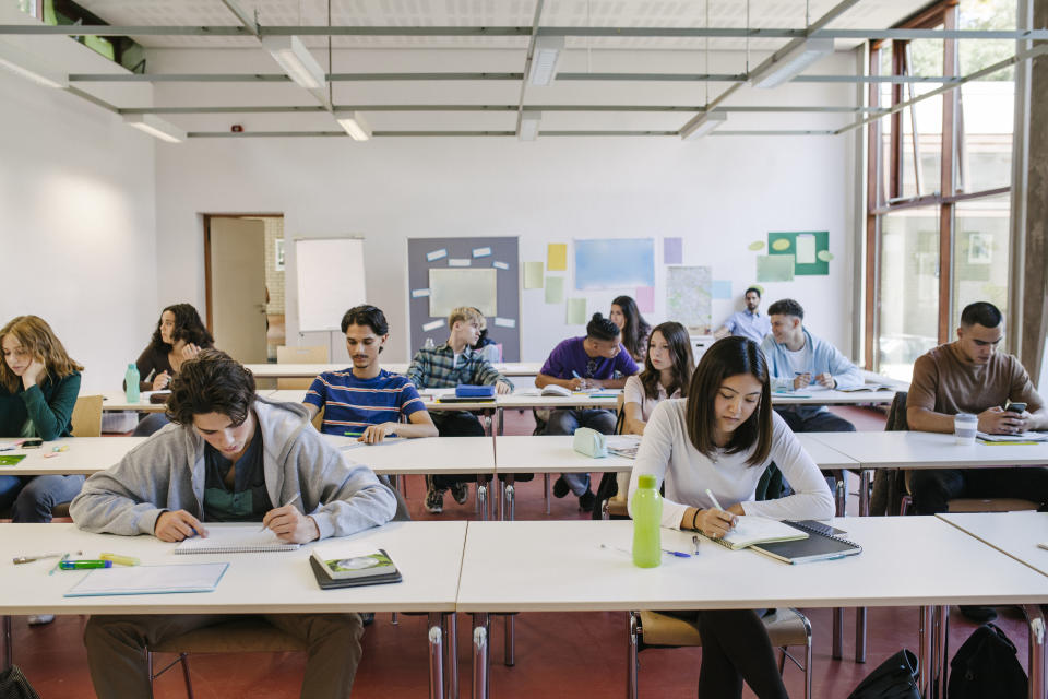 Auch mit Abitur kann man eine Ausbildung machen (Symbolbild: Getty Images)