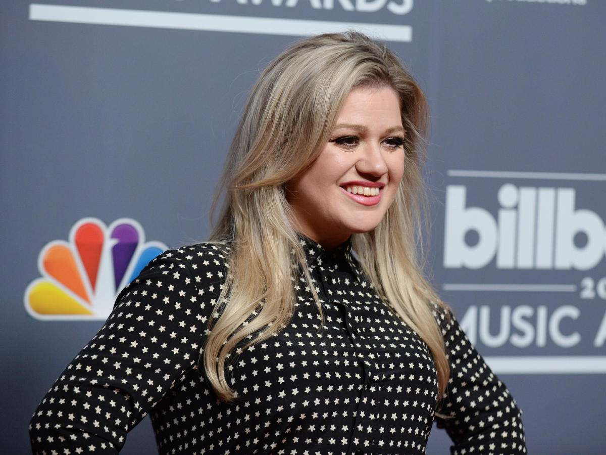 Kelly Clarkson Talks Parenting On Glennon Doyle's Podcast