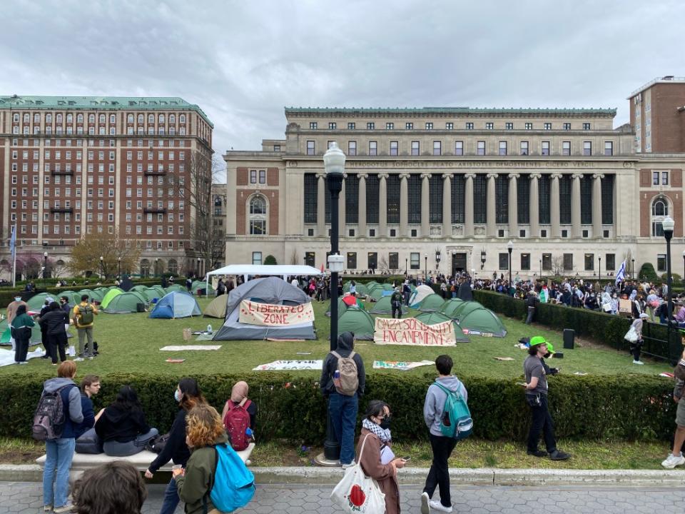 Columbia University students set up tents on the lawn in front of the main library on Wednesday. Michael Nagle for NY Post