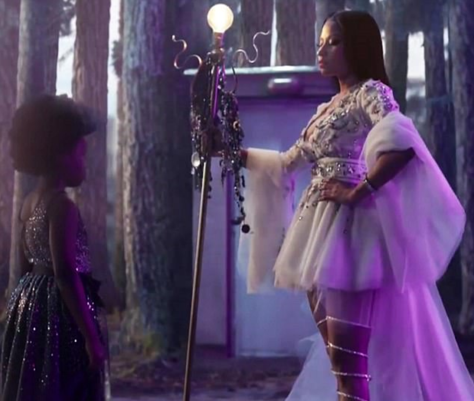 Nicki transforms from a frumpy mum, to a magical fairy in her daughter's festive imagination. Source: H&M