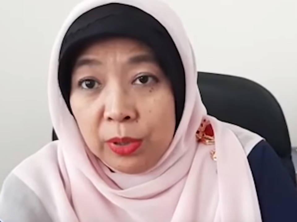 Indonesian Child Protection Commission chief Sitti Hikmawatty claimed women could become pregnant from swimming in the same pool as men: Tribun Jakarta