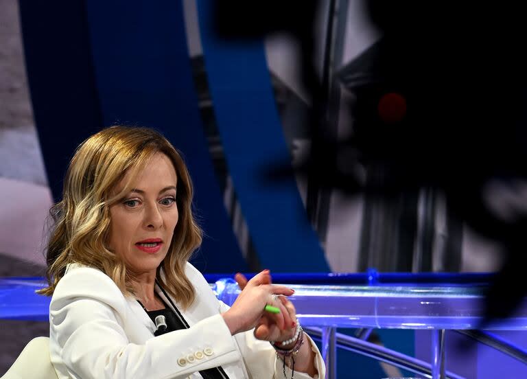 La primera ministra italiana, Giorgia Meloni, en un programa televisivo en Roma. (Filippo MONTEFORTE / AFP)