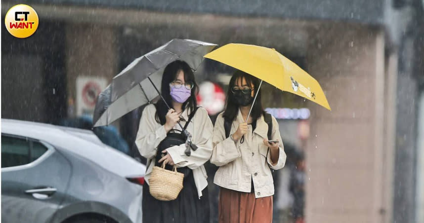 今、明兩天溫度下降且有雨勢。（示意圖／黃威彬攝）