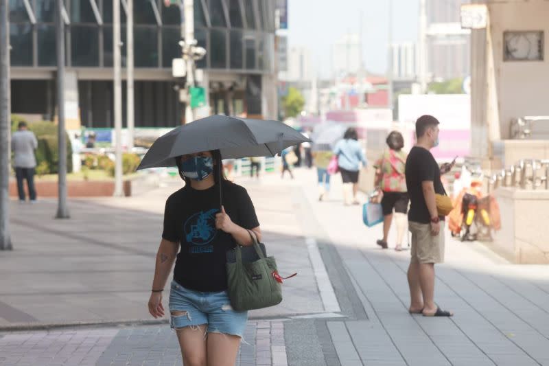 ▲氣象局指出，中秋前夕「秋老虎」持續發威，要民眾留意高溫、午後備雨具
！（圖／NOWnews資料照片）
