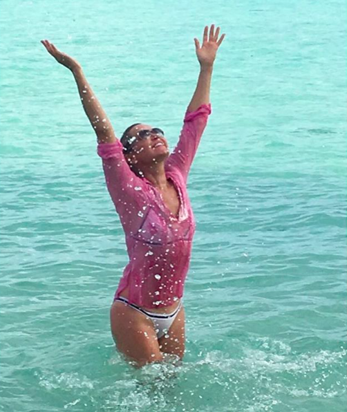 She took dips in the water. “You have to fight through some Bad Days to earn the Best Days of your life,” wrote the blonde, who is in the process of divorcing David Foster. (Photo: Instagram)