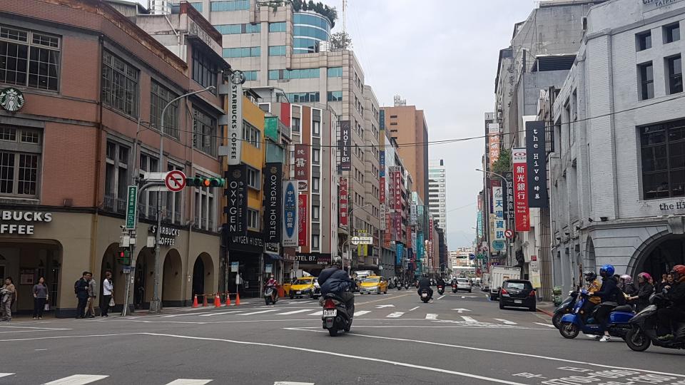 ▲重慶南路書店街沒落，轉型為「商旅街」(圖/信義房屋提供)