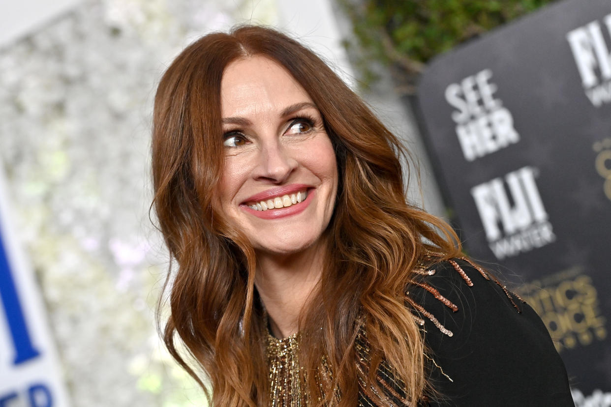 LOS ANGELES, CALIFORNIA - JANUARY 15: Julia Roberts attends the 28th Annual Critics Choice Awards at Fairmont Century Plaza on January 15, 2023 in Los Angeles, California. (Photo by Axelle/Bauer-Griffin/FilmMagic)