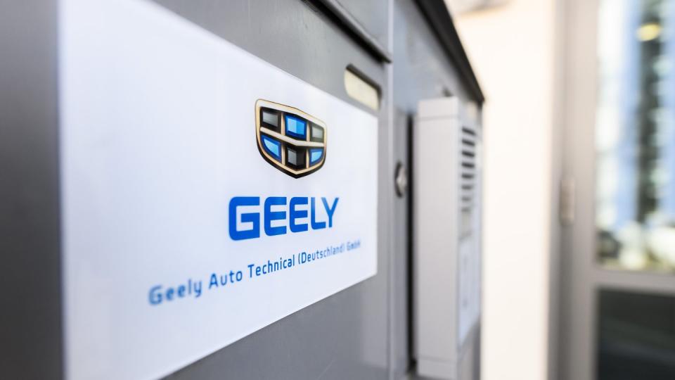 Am Eingang von Geely Auto Technical im hessischen Raunheim.