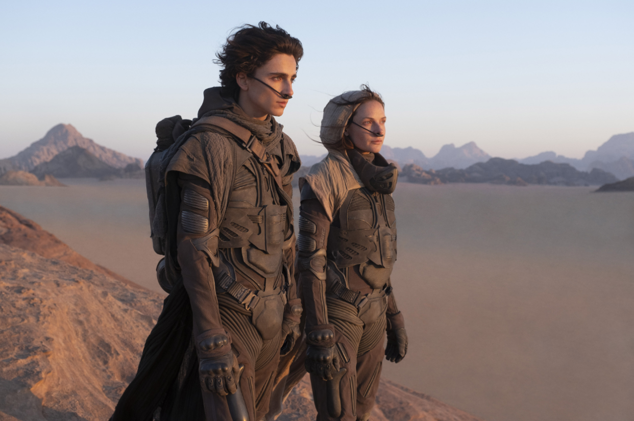 Timothée Chalamet et Rebecca Ferguson dans Dune Première Partie, sorti en 2021. 