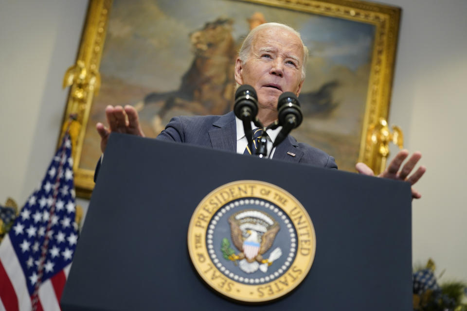 El presidente Joe Biden pronuncia un discurso sobre los fondos para Ucrania en la Sala Roosevelt de la Casa Blanca, el miércoles 6 de diciembre de 2023, en Washington. (AP Foto/Evan Vucci)