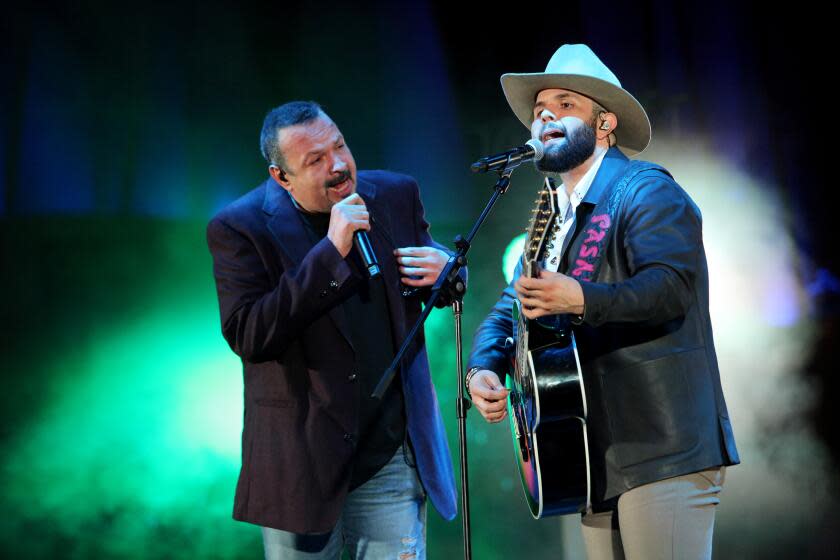 Pepe Aguilar canto con Carin Leon en el concierto de Amazon Music en la Plaza Mayor de Las Setas en Sevilla, Espana, el Martes, 14 de noviembre 2023.