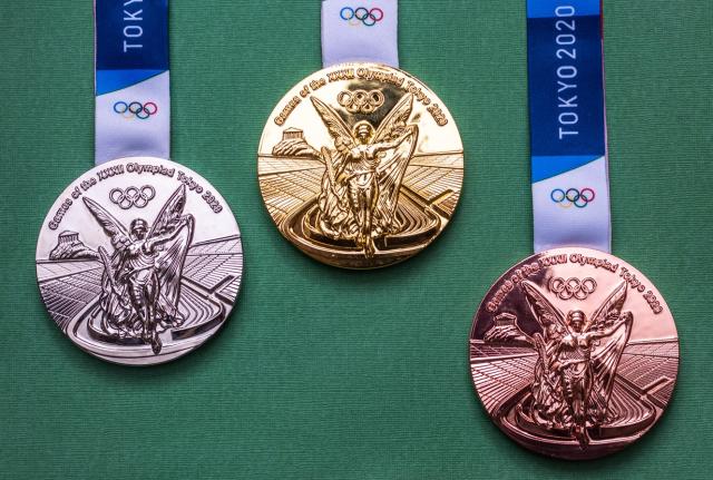 2004 olympic medal design