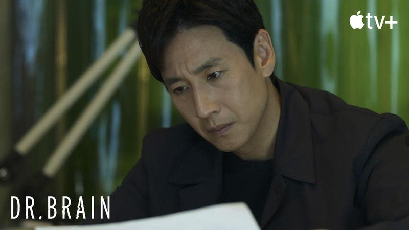 李善均在《寄生上流》相隔兩年推出新作《Dr. Brain》，曝老婆也超喜歡。（Apple TV+提供）