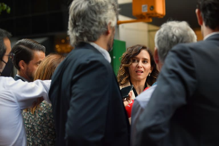 Isabel Díaz Ayuso ofrece declaraciones a los medios en la zona de la Quinta Avenida en Nueva York