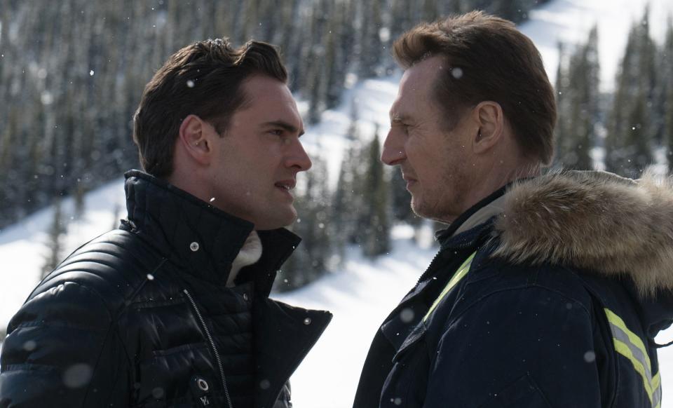 <p>Mit “Hard Powder” hat der norwegische Regisseur Hans Petter Moland ein englischsprachiges Remake seines schwarzhumorigen Thrillers “Einer nach dem anderen” inszeniert. Liam Neeson spielt in dem schneedurchwehten Film einen Rollentypus, der ihm vertraut ist: den des Rächers. Der Schneepflugfahrer Nels Coxman führt nahe der Rocky Mountains das stinknormale Leben eines gesetzestreuen Bürgers. Doch als sein Sohn von den Schergen eines Drogenboss ermordet wird, verwandelt er sich in eine wutschäumende Rachefurie. (Bild: StudioCanal Germany) </p>