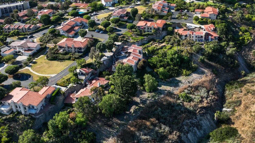 Rolling Hills Estates, CA, Wednesday, July 12, 2023 - A hillside continues to collapse as homes along Peartree Lane fall along with it. (Robert Gauthier/Los Angeles Times)