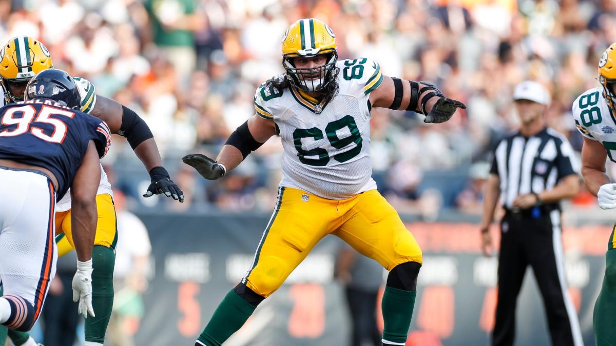 David Bakhtiari intends to continue playing in 2024, according to report.