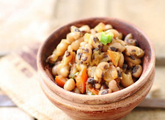 <strong>Get the <a href="http://tongueticklers.com/2012/10/masala-roongi-black-eyed-peas-in-curry-a-north-indian-recipe/">Masala Roongi recipe</a> by Tongue Ticklers</strong>