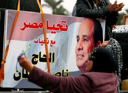 FILE PHOTO: Supporters of Egyptian President Abdel Fattah al-Sisi dance on the seventh anniversary of the uprising that ended the 30-year reign of Hosni Mubarak in Tahrir square in Cairo, Egypt January 25, 2018. REUTERS/Mohamed Abd El Ghany/File Photo