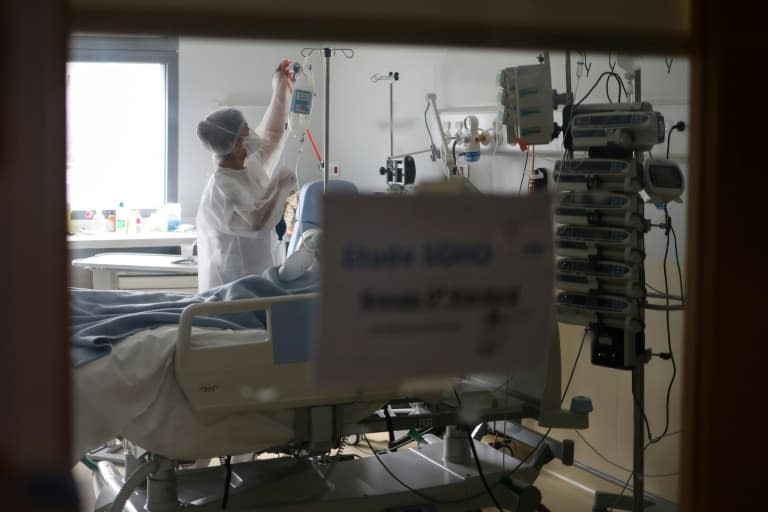 Un patient Covid-19 hospitalisé en réanimation à Saint-Pierre, à La Réunion, le 30 juillet 2021 - Richard BOUHET © 2019 AFP