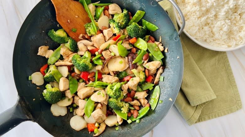 chicken almond gai ding in wok