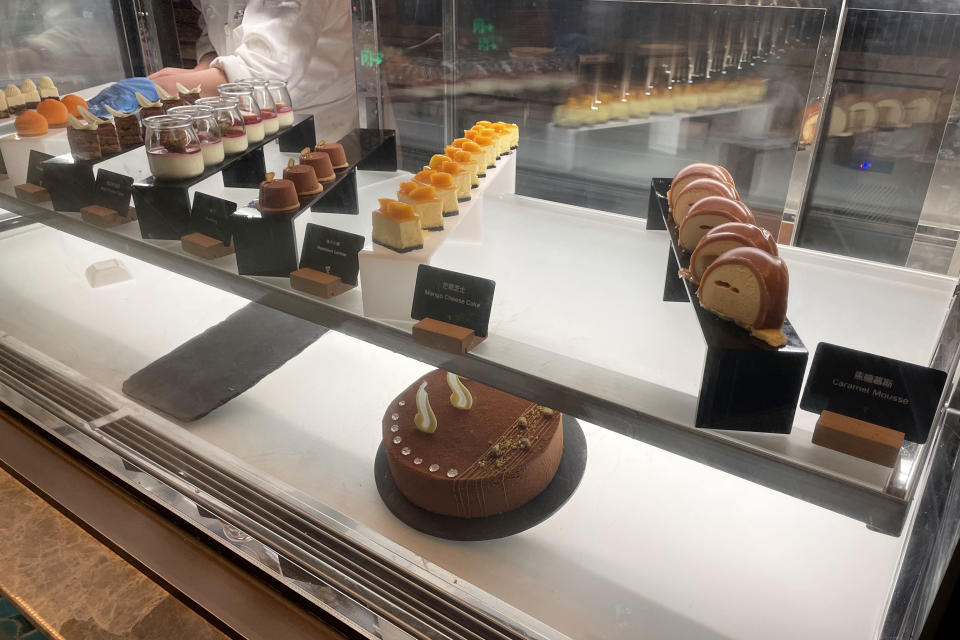 Don't miss these mouthwatering cakes at Club Med Lijiang! (Photo: Lim Yian Lu)