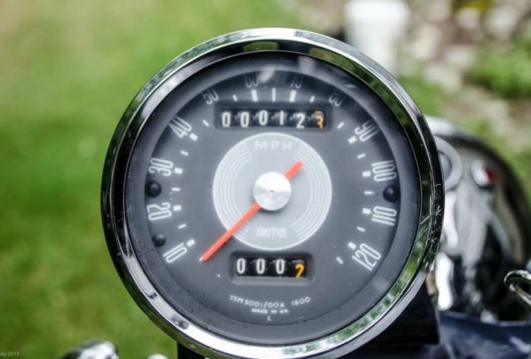 Velocette-Thruxton-Gauges