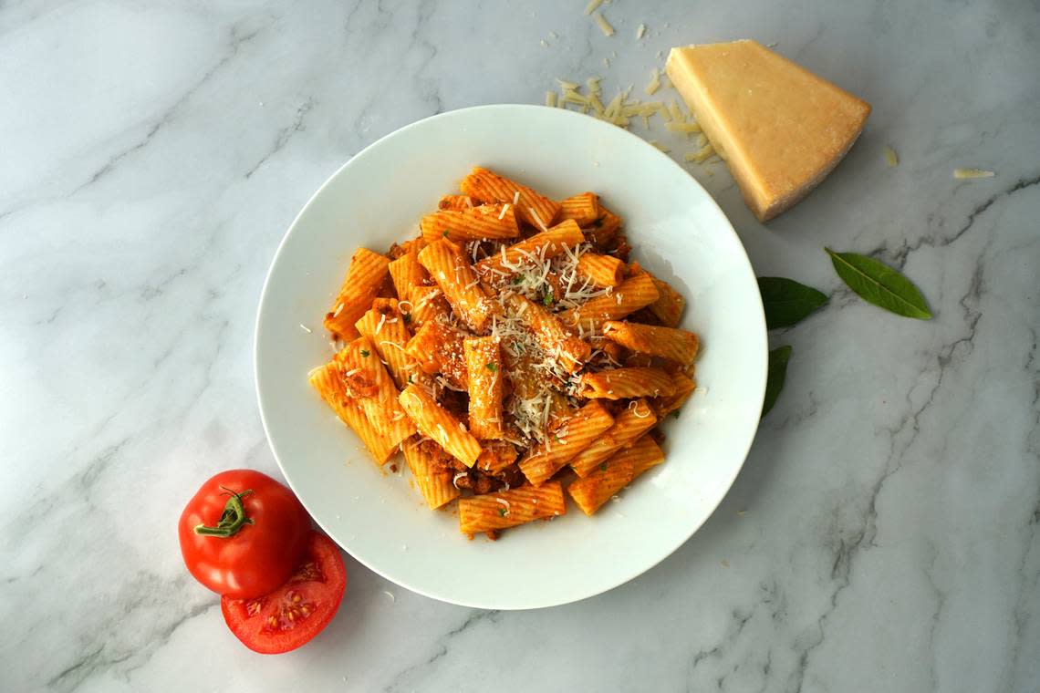 Cräveble brings dishes such as La Fornaretta’s rigatoni Bolognese to customers throughout the western U.S. 