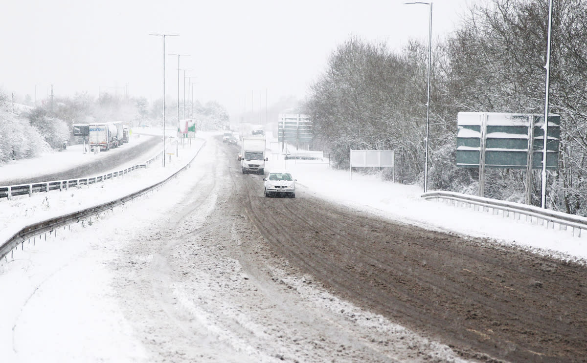 Thousands face traffic chaos (Rex)