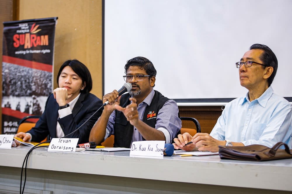 (From left) Suaram programme manager Dobby Chew, Suaram executive director, Sevan Doraisamy and Suaram adviser Kua Kia Soong during a press conference in Kuala Lumpur December 9, 2019. — Picture by Hari Anggara