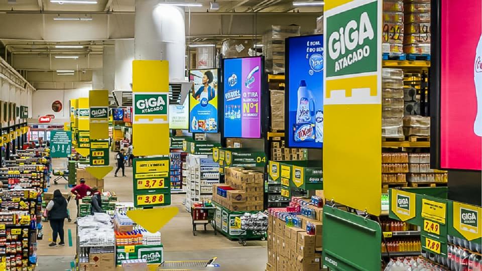 En las góndolas de los supmercados de Río los precios son más convenientes que en los de las grandes cadenas locales 