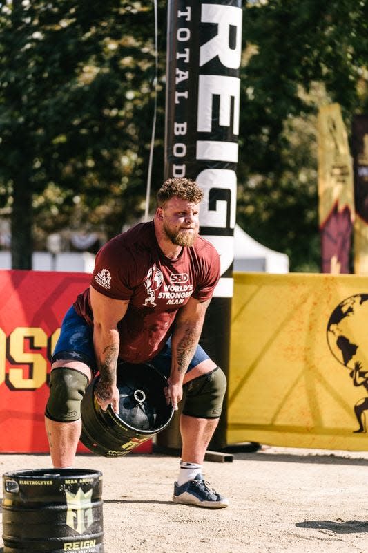 Tom Stoltman competes in the Reign Keg Toss at SBD World's Strongest Man 2021.