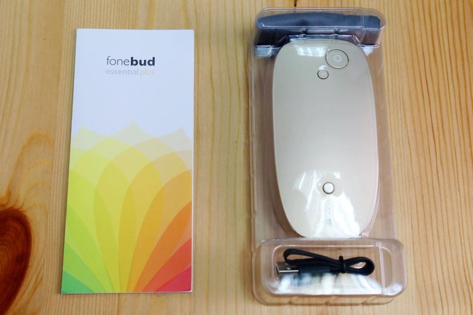 不只幫你充電！Fonebud essential plus 整合照明 防丟 自拍 通話的多功能智慧行動電源