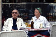 <p>Bien avant eux, dans les années 30, Jean-Paul Sartre et Simone de Beauvoir avaient également choisi ce mode de vie, bien moins en vogue à l’époque. Crédit image : Getty Images </p>