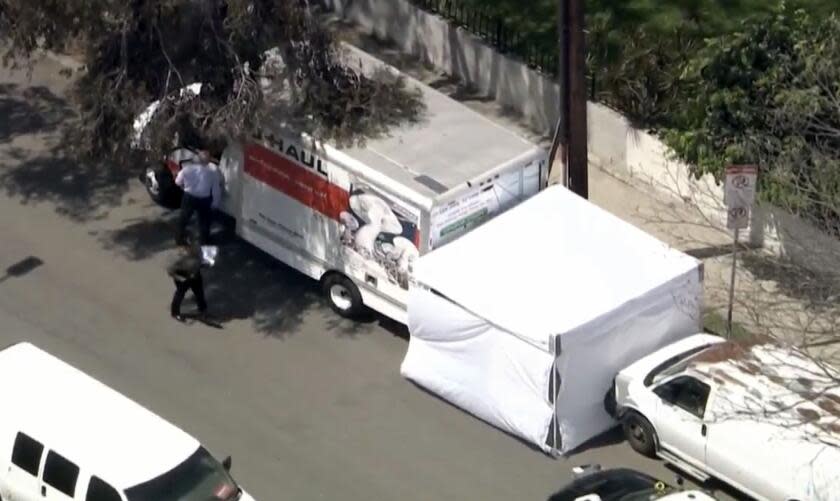 According to KTLA, olice are investigating the gruesome discovery of a body inside a stolen U-Haul truck in Los Angeles' Mid City neighborhood on Thursday. Officers responded to the 2400 block of South Redondo Boulevard, just north of the 10 Freeway, shortly before 11 a.m., according to the Los Angeles Police Department.