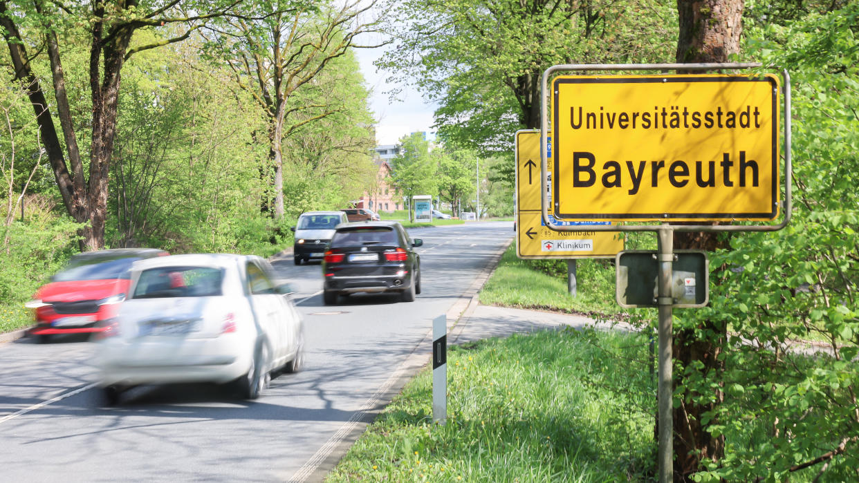 Die deutsche Polizei hat zwei Männer in Bayreuth festgenommen, die für Russland spioniert und mögliche Anschlagsziele in Deutschland ausgekundschaftet haben sollen. (Bild: Daniel Löb/dpa)