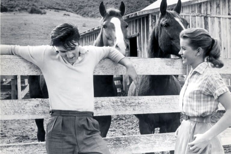 Dolores Hart y Elvis Presley en Loving You, de 1957