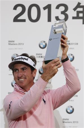 Gonzalo Fernandez-Castano of Spain poses with the trophy after winning the BMW Masters 2013 golf tournament at Lake Malaren Golf Club in Shanghai, October 27, 2013. REUTERS/Aly Song