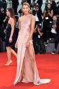 <p>The Victoria’s Secret model went for a typically feminine look with her silky blush pink Twinset gown.<br><i>[Photo: Getty]</i> </p>