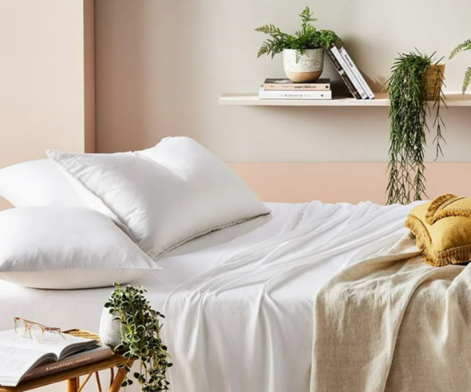 Bed with bamboo sheets